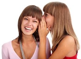 Woman whispers to the girlfriend secrets CONSEJITOS PARA NO ENGORDAR LOS FINES DE SEMANA