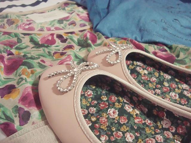 let's go sh-sh-sh-shopping girl let's go sh-sh-sh-shopping girl