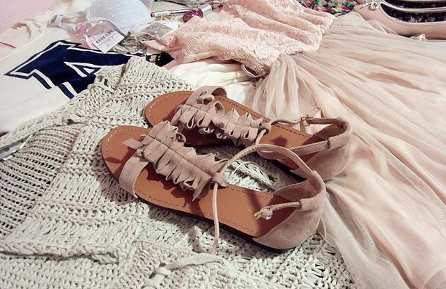 let's go sh-sh-sh-shopping girl let's go sh-sh-sh-shopping girl