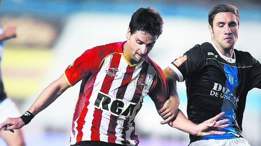 Rodrigo López y una joyita para bajar a Racing de la punta Rodrigo López y una joyita para bajar a Racing de la punta