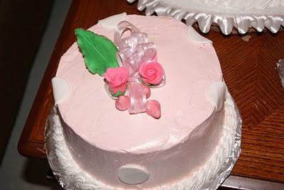 Como hacer rosas y hojas en pasta de goma Como hacer rosas y hojas en pasta de goma