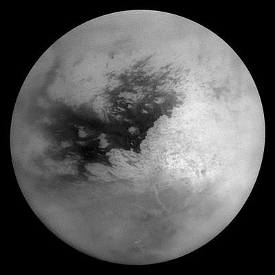 Detectan lluvia de metano sobre los desiertos de Titán