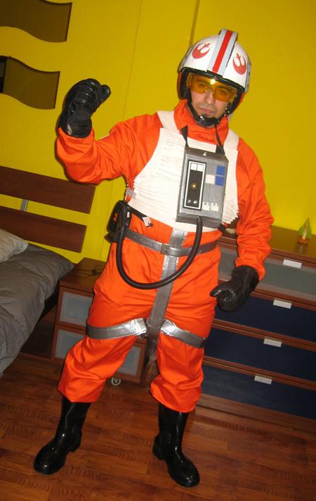 Emmm, ummm, bueno son trajes de carnaval, no seamos exigentes Emmm, ummm, bueno son trajes de carnaval, no seamos exigentes