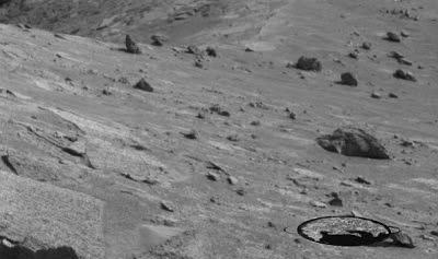 La NASA ocultó fotos de la Mars Rover en las que se ve una paella a medias junto a un cráter UNA PAELLA EN MARTE. HUMOR casi INTELIGENTE