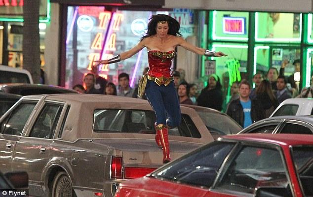 La Mujer Maravilla entra en acción, nueva imagen de Wonder Woman en filmación