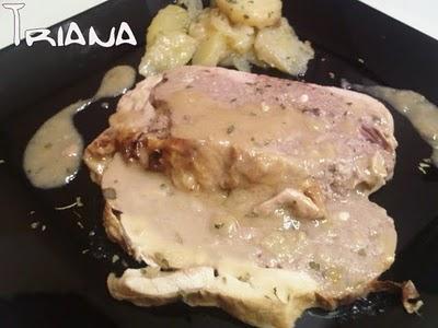 Pollo relleno con bacon y pasas. Pollo relleno con bacon y pasas.