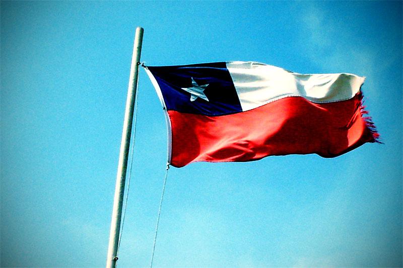 http://coyunturapolitica.files.wordpress.com/2008/09/bandera_chilena_flameando_en_huara.jpg ¡Viva Chile, carajo!