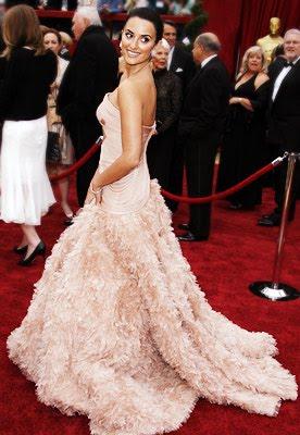 El Versace que Penélope Cruz llevó en 2007, elegido el mejor vestido de la historia de los Oscars. Lista completa El Versace que Penélope Cruz llevó en 2007, elegido el mejor vestido de la historia de los Oscars. Lista completa