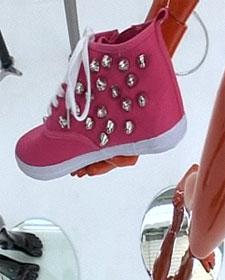 Tres ideas para decorar las zapatillas. decorar zapatillas con abalorios