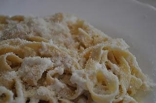 Pasta fresca a la carbonara (de nata) Pasta fresca a la carbonara (de nata)