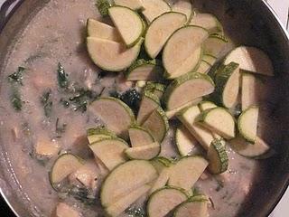 Pollo en salsa de guanábana, perejil y chile serrano Pollo en salsa de guanábana, perejil y chile serrano