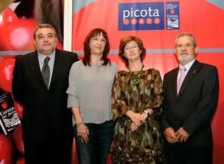BLANCA PORTILLO RECOGE EL PREMIO A LA EXCELENCIA PICOTA DEL JERTE 2011 BLANCA PORTILLO RECOGE EL PREMIO A LA EXCELENCIA PICOTA DEL JERTE 2011
