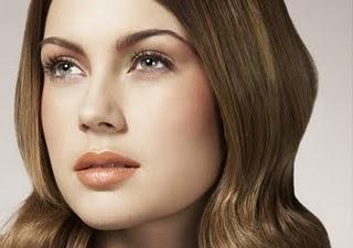 DISIMULA LOS PEQUEÑOS DEFECTOS CON MAQUILLAJE DISIMULA LOS PEQUEÑOS DEFECTOS CON MAQUILLAJE