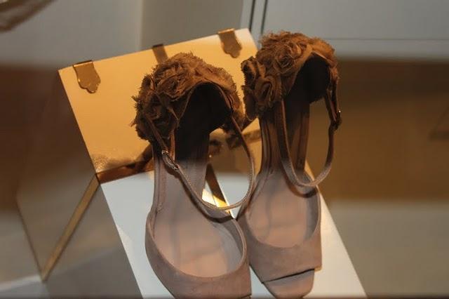 Moving Mirror and Windows Moving Mirror and Windows