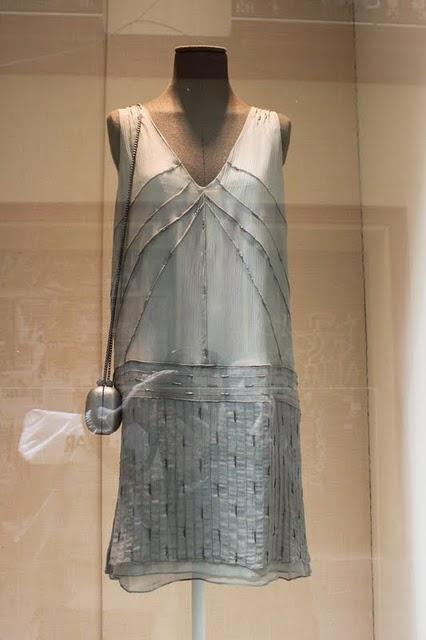 Moving Mirror and Windows Moving Mirror and Windows