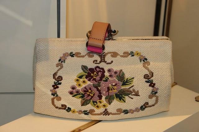 Moving Mirror and Windows Moving Mirror and Windows