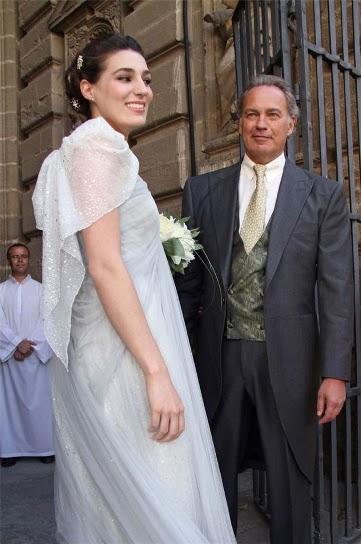 Boda de Eugenia Ortiz Osborne y Juan Melgarejo. Miguel Palacio diseñó el vestido de la novia Boda de Eugenia Ortiz Osborne y Juan Melgarejo. Miguel Palacio diseñó el vestido de la novia