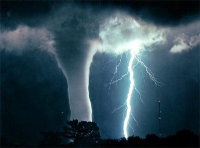 Tormentas y  tornados en  Estados Unidos dejan 44 muertos