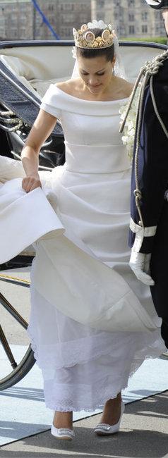 KATE MIDDLETON Wedding Dress Update: JASPER CONRAN Among Four Royal Gown Designers KATE MIDDLETON Wedding Dress Update: JASPER CONRAN Among Four Royal Gown Designers