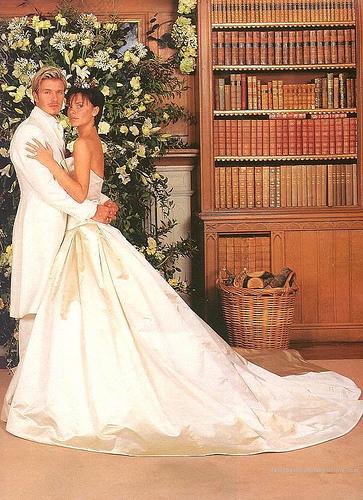 KATE MIDDLETON Wedding Dress Update: JASPER CONRAN Among Four Royal Gown Designers KATE MIDDLETON Wedding Dress Update: JASPER CONRAN Among Four Royal Gown Designers