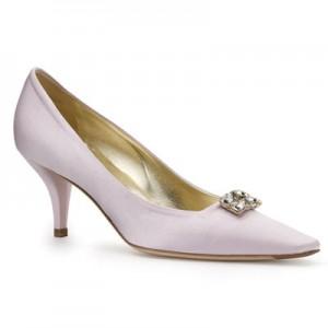 KATE MIDDLETON Wedding Dress Update: JASPER CONRAN Among Four Royal Gown Designers Roger Vivier, zapato de novia de tacón medio
