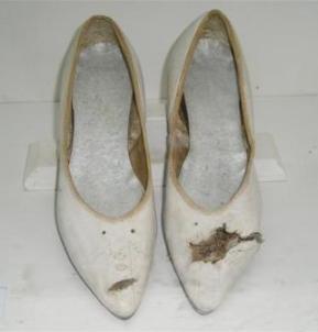 ELEGÍA DE LOS ZAPATICOS BLANCO 20110422055020-zapatos-de-nemesia.jpg