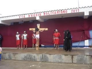 VÍA CRUCIS DE LA I.E. SIMÓN BOLÍVAR – OTUZCO 2011 VÍA CRUCIS DE LA I.E. SIMÓN BOLÍVAR – OTUZCO 2011