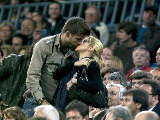 Gerard Piqué celebró triunfo besando a Shakira