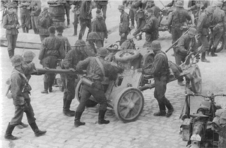 El Regimiento Leibstandarte SS Adolf Hitler (LSSAH) desembarca en el Peloponeso - 24/04/1941. El Regimiento Leibstandarte SS Adolf Hitler (LSSAH) desembarca en el Peloponeso - 24/04/1941.