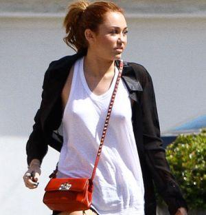 Miley Cyrus no le gusta usar sostén