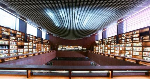 Biblioteca en el Reina Sofía, La Central