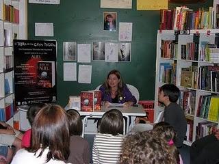 Niños y jóvenes disfrutan de la lectura en la Noche de los Libros Niños y jóvenes disfrutan de la lectura en la Noche de los Libros