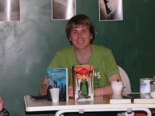 Niños y jóvenes disfrutan de la lectura en la Noche de los Libros Niños y jóvenes disfrutan de la lectura en la Noche de los Libros
