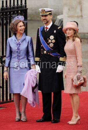 Los invitados reales llegan a la boda de Guillermo y Kate. Imágenes y estilismos