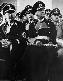 El Führer alecciona a una nueva promoción de cadetes a oficial - 29/04/1941.