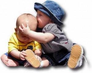 bebes Enseñarle a compartir a los niños