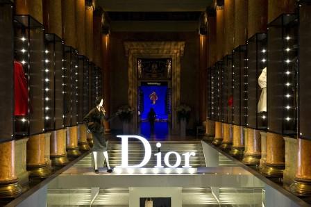 Magnífica Exposición en Moscú sobre las Fuentes Artísticas de Christian Dior