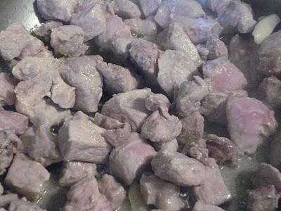 Lomo de cerdo con chinchayote en salsa de ciruela y chipotle Lomo de cerdo con chinchayote en salsa de ciruela y chipotle