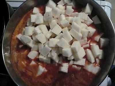 Lomo de cerdo con chinchayote en salsa de ciruela y chipotle Lomo de cerdo con chinchayote en salsa de ciruela y chipotle