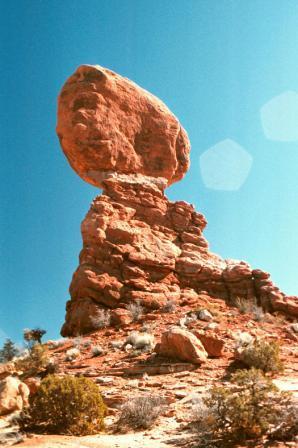 * 2004 ESTADOS UNIDOS y-no-se-cae-arches-npark-utah.jpg