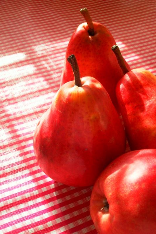 Peras rellenas envueltas en hojaldre