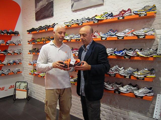 Cerrado el acuerdo entre RUNNING ALONE y Breaking Down Limits para el Isostar Desert Marathon....!! Desde hoy Carles Aguilar corre con RUNNING ALONE... Cerrado el acuerdo entre RUNNING ALONE y Breaking Down Limits para el Isostar Desert Marathon....!! Desde hoy Carles Aguilar corre con RUNNING ALONE...