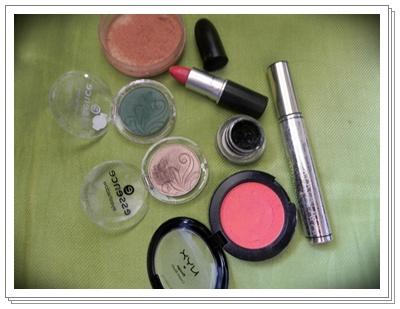 Sombras essenciales (mis 3 favoritas de essence) + Made to order (MAC) Sombras essenciales (mis 3 favoritas de essence) + Made to order (MAC)