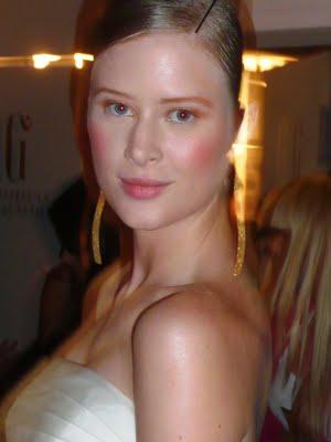 ROSA CLARÁ EN LA PASARELA GAUDÍ 2012: UNA EXPLOSIÓN DE FRESCURA, COLORIDO Y FORMAS FEMENINAS ROSA CLARÁ EN LA PASARELA GAUDÍ 2012: UNA EXPLOSIÓN DE FRESCURA, COLORIDO Y FORMAS FEMENINAS