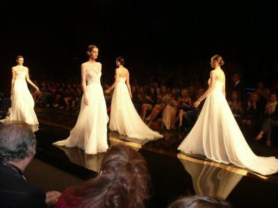 ROSA CLARÁ EN LA PASARELA GAUDÍ 2012: UNA EXPLOSIÓN DE FRESCURA, COLORIDO Y FORMAS FEMENINAS ROSA CLARÁ EN LA PASARELA GAUDÍ 2012: UNA EXPLOSIÓN DE FRESCURA, COLORIDO Y FORMAS FEMENINAS