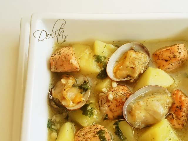 PATATAS GUISADAS CON SALMON Y ALMEJAS PATATAS GUISADAS CON SALMON Y ALMEJAS