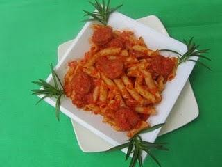 MACARRONES CON CHORIZO MACARRONES CON CHORIZO