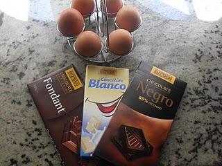 TORTA A LOS TRES CHOCOLATES TORTA A LOS TRES CHOCOLATES