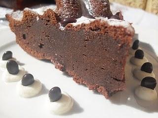 TORTA A LOS TRES CHOCOLATES TORTA A LOS TRES CHOCOLATES