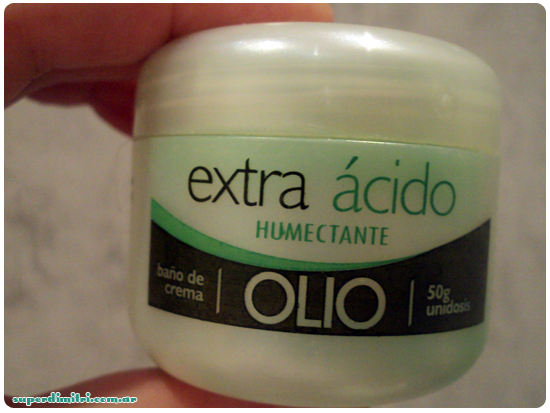 La máscara para la persona y el cabello con escarlata